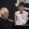 Maestro João Carlos Martins e seu aluno Davi Campolongo - Cíntia Carvalho