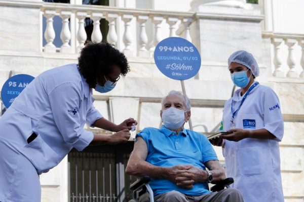 Orlando Drummond - vacinação idosos Rio de Janeiro