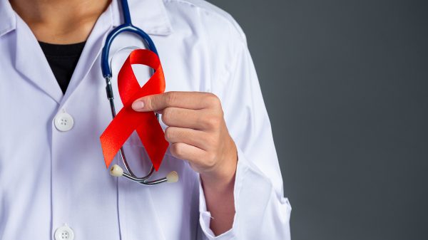 Aids - HIV - infecções sexualmente transmissíveis - médico geriatra vulnerabilidades e e estratégias de prevenção
